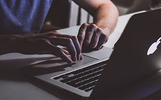 开云体育官网-冰川下的绿茵狂想曲：揭秘瑞士足球俱乐部的致命吸引力