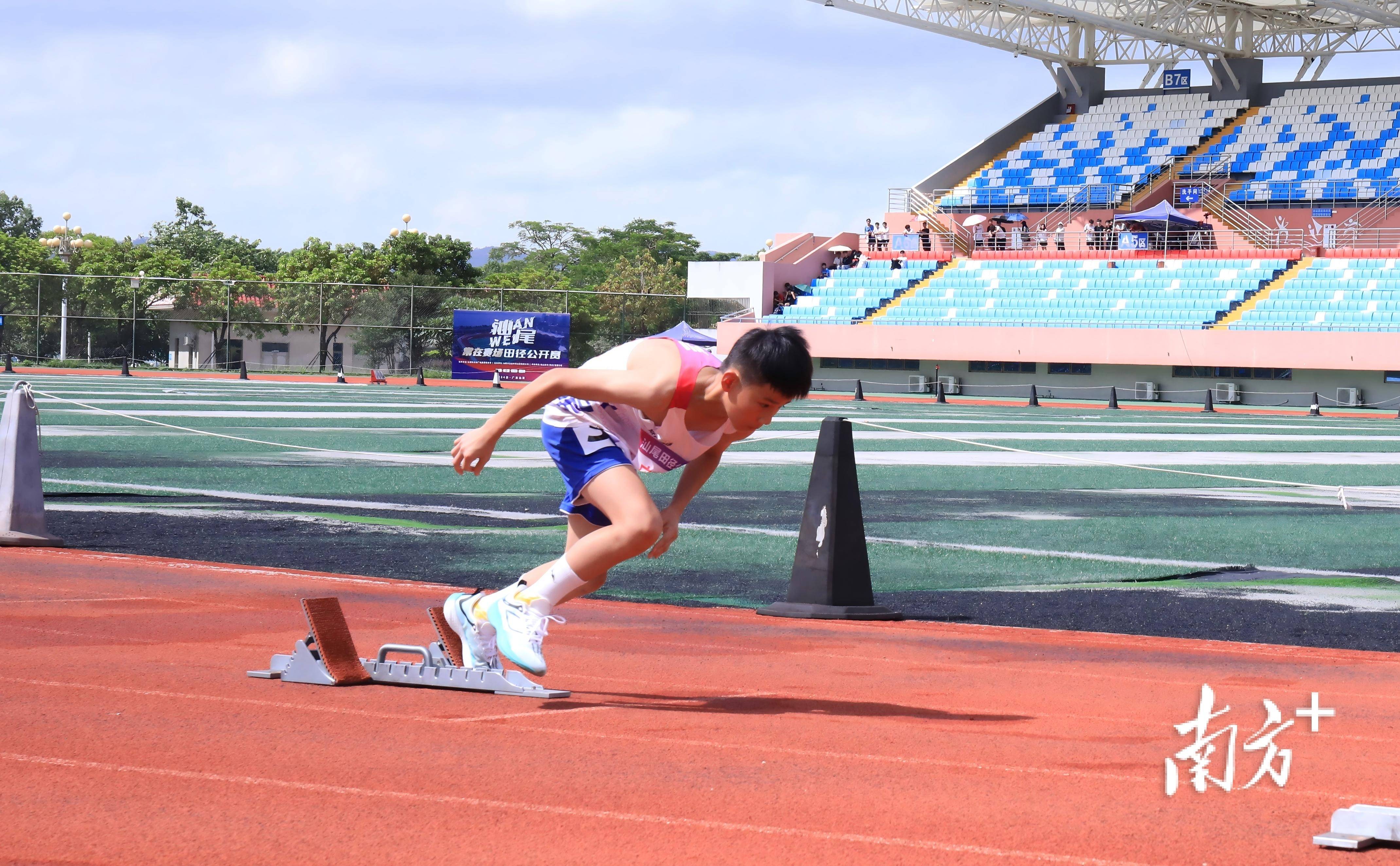 开云体育入口-PSG险胜FPX，Scout极限生还后反打峡谷大战2025世界赛，点燃全场激情